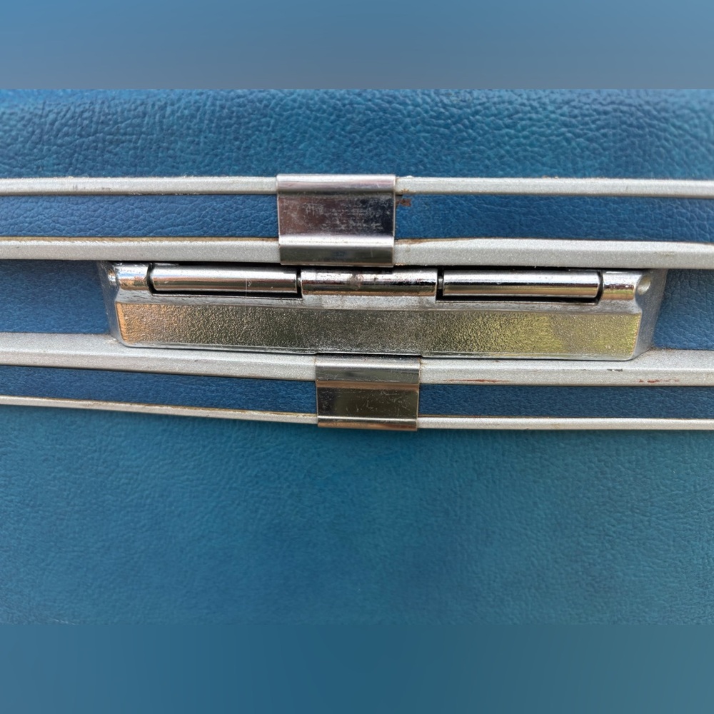 Samsonite - Blue Train Case - Picture 3 of 11